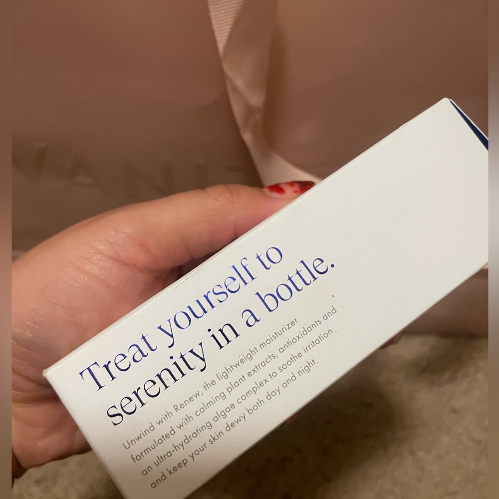 Renew moisturizer - Picture 4 of 5